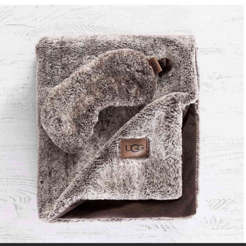 UGG travel set